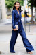 Katie Holmes mindig a legvagányabb outfitekben lépett az utcára, ezért is lepte meg a rajongókat a legutóbbi összeállítása. 
