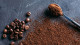 A koffeines sampon előnyei

A koffein természetesen előforduló, központi idegrendszeri stimuláns, melyet leggyakrabban a kávébabból nyernek ki, de bizonyos típusú teákban és kakaóbabokban is megtalálható. Stimulánsoknak azokat a szereket nevezzük, melyek képesek ideiglenesen növelni a figyelmet és az éberséget. Kutatások támasztják alá, hogy helyileg alkalmazva a koffeines samponok áthatolnak a bőrrétegen és elérhetik a hajhagymát, így segítve elő a haj és a fejbőr egészségét.