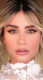 3. Neutrális árnyalatok

A semleges árnyalatok remek kiindulópontot jelentenek egy visszafogott, természetes hatású smink elkészítéséhez. A szemhéjon bátran játszadozhatunk világosabb és sötétebb nude árnyalatokkal, melyekhez tökéletesen párosul az enyhe pír és a rózsás ajkak.