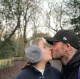 Beckham sosem rejtette véka alá, hogy rajong gyermekeiért, azonban sokan így is kifogásolták azt a bizonyos szájrapuszit, méghozzá azzal az indokkal, hogy Harper már túl nagy ahhoz, hogy az apja csókot nyomjon a szájára.