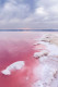 Las Salinas de Torrevieja, Spanyolország

Ez a sós vízű rózsaszín tó az egyik legkülönlegesebb látványosság Spanyolországban. Kevés élőlény él a tóban, viszont a színt nekik köszönheti: rózsaszínű algák, illetve apró, rózsaszín rákocskák találhatók benne. 