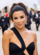 Eva Longoria egy füstös, cicás szemsminket viselt az eseményen. 