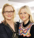 Meryl Streep és lánya, Grace Gummer

Meryl Streep-et gyakran nevezték generációja egyik legjobb színésznőjének. Három Oscar-díjat tudhat magáénak, férjével, Don Gummer-el pedig három gyönyörű lányuk született. Grace a középső gyermekük, aki szintén színészkedéssel foglalkozik, valamint ugyanarra az egyetemre járt, mint édesanyja, itt debütált színpadi színésznőként. Később is láthattuk még színházi színpadon, valószínűleg sokszor hallhatjuk még a nevét.