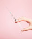 5. Botox injekciók

A botox nem csak a ráncok ellen nyújt hatékony megoldást. A botox injekciók gátolják bizonyos apró izmok működését, amelyek izzadságot szivattyúznak a verejtékcsatornák körül. Bár nagyon hatásos módszer, sajnos csak három-hat hónapig nyújt segítséget, ennek ellenére sokan életmentő megoldásként tekintenek rá.
