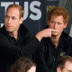 Harry felidézte továbbá, hogy Vilmossal még akkor is versengtek egymással, amikor már felnőtt férfivé cseperedtek. Amikor a sussexi herceg egy évtizednyi katonai szolgálat után arról akart határozni, mely jótékonysági ügyeket karolja majd fel a királyi családon belül, Vilmos el akarta happolni előle szívügyét, Afrikát: a kontinest, melyhez Harry-t ezernyi szállal kötődött.