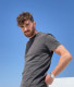 Drew Taggart és a The Chainsmokers másik tagja, Alex Pall épp nemrégiben robbantották fel az internetet kijelentésükkel, miszerint több alkalommal előfordult már, hogy édeshármasoztak egymással és egy-egy rajongójukkal, ám állításuk szerint ez már a múlté. Nos, reméljük, hogy valóban így van, és a szépfiú Drew nem áll be Justin mögé a sorba, és nem töri majd össze Selena szívét. De jöjjenek a leleplező fotók!