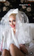 Az esküvő részleteit csupán pár napig sikerült titkolni, Gwen Stefani pár nappal később meg is osztotta az első pillantást az esküvői ruhájáról ebben a videóban.
