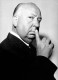 Alfred Hitchcock kakukktojásnak számít összeállításunkban, hiszen a filmrendező évtizedekkel ezelőtt elhunyt, viszont muszáj megemlíteni, ugyanis az egyik legfurcsább fóbiától szenvedett. Hitchcock hátborzongató filmjeivel vált világhírűvé, és még a vér látványát is simán el tudta viselni, egy valami azonban bármikor ki tudta kergetni a világból: a filmrendező egyszer elárulta, semmitől sem irtózik jobban, mint a tojástól. Hitchcock úgy gondolta, nincs is annál undorítóbb, mikor a tojásból kilöttyen a sárga folyadék… Nos, valószínűleg nem sok rántottát készített magának reggelire.