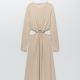 ZARA Soft cut-out dress 8995 Ft

Ez az A-vonalú ruha azoknak lehet tökéletes, akik nem akarnak mindent megmutatni az alakjukból - a vékony derekukat viszont szeretik hangsúlyozni. Itt mindkét oldalon ki van vágva a ruha, ezért tényleg csak azoknak javasoljuk, akiknek ez nem probléma!