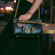 Valentino Garavani Stud Sign válltáska 2100 €