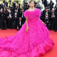 Farhana Bodi influenszer egy fukszia pink színű Atelier Zuhra estélyiben pózolt a vörös szőnyegen.