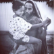 Lenny Kravitz a szakma figyelmét nagyon hamar felhívta magára, majd a 90-es években a harmadik lemezével berobbant a köztudatba. Egy gyermek édesapja, Zoe Kravitz ma már sikeres színésznő. De hogy néz ki az 58 éves apuka ma? Meztelenül mutatta meg magát.

 
