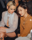 Íme az úttörő! Kristen Stewart 2019 májusában a Dél-Koreai Szöulban jelent meg láthatatlan szemöldökkel, most, három évvel később lett belőle trend. A világsztárok egy emberként posztolnak így.