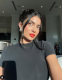 A legfiatalabb Jenner lány, Kylie bevallotta, hogy tini éveiben egy fiú azzal heccelte, hogy túl vékony szája van. Ekkor döntötte el, hogy ezt nem hagyja annyiban, így jött a saját szájfénymárka ötlete, ami ma már világméretűre nőtte ki magát. 377 milliós Instagram követőbázisával a világon a második helyen áll.