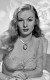 Veronica Lake Constance Frances Marie Ockelman néven látta meg a napvilágot 1922. november 14-én Brooklynban. Veronica tizenéves korában részt vett egy Miamiban tartott szépségversenyen is, ahol harmadik helyezést ért el – ekkor figyeltek fel igazán szépségére, és mint kiderült, a színjátszásban is tehetséges volt.