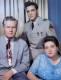 Elvis a nehézségek ellenére azonban nagyon szoros kapcsolatban állt a szüleivel, különösen édesanyjával, akit mindennél és mindenkinél jobban szeretett és tisztelt. Még maga Priscilla is azt nyilatkozta egyszer a sajtónak, hogy az énekes képes volt bármelyik barátnőjét beáldozni anyjáért, gyakorlatilag nem volt senki, aki Gladys felett állt Elvis szemében. Bensőséges viszonyuk annak is volt köszönhető, hogy Jesse nem élte túl a szülést: „Amikor az egyik iker meghal, az életben maradt megkapja az ő erejét is, ahogyan Elvis” – ezt állítólag maga Gladys mondta egy alkalommal. Érthető tehát, hogy a fiú elvesztése alapvetően megerősítette a köteléket az előadó és anyja között.