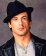 Sylvester Stallone - Rambo három hétig egy buszmegállóban élt. Első filmje egy szoftpornó volt, amiért 200 dollárt kapott. Abból sem tudta fizetni az albérletét, ahonnan ki is tették. Ma 250 milliója lehet - dollárban.