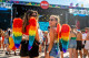 A Sziget a vendéglátás terén is új arcát mutatja az idén. Kádár elmondta, hogy a fesztivál területén kialakított blokkokban, ú.n. food courtokban nagy hangsúlyt fektetnek a kényelmi szolgáltatásokra is. A gazdag hazai kínálat mellett – a hagyományos „fesztiválételeken” túl - a Sziget partnerei lesznek ismert és kedvelt éttermek és büfék is - bővül a nemzetközi kínálat, és a speciális étrendet követők is elérhetik a nekik megfelelő ételeket. A főszervező elmondta: úgy határozták meg az árakat, hogy a fesztivál nem lehet drágább a fővárosban megtalálható hasonló kínálatnál. „Mindemellett minden vendéglátóhelynek a kínálatában lennie kell minimum egy ú.n. „budget food”-nak, aminek maximalizált ára 2.500 Ft lesz” – mondta a főszervező. A food courtok üzemeltetésében kiemelt szempont a fenntarthatóság is: a vendéglátósok ennek megfelelően használhatnak étkészletet, csomagolóanyagot, alapanyagot és nagy figyelmet fordítanak az energiatakarékos megoldásokra és a hulladékgyűjtés módjára is.