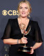 Kate Winslet szeptemberben az Emmy-díj átadóján vett részt, ami a harmadik legfontosabb kitüntetésnek számít filmes körökben. A színésznő itt mutatkozott nyilvánosan legutóbb, és csak úgy ragyogott a fekete Giorgo Armani Privé ruhakölteményben – na meg persze bezsebelt egy díjat is.