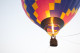 Ugyanakkor érkeztek olyan beszámolók is, melyek szerint nem idegen objektum, hanem hőlégballon zuhant le, melyen négy személy utazott.