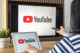 Arról egyelőre nem szól a fáma, hogy az újdonság mikor debütál a tévés applikációkban, s az is kérdéses, hogy a YouTube később vajon más formátumokra is kiterjeszti-e. 