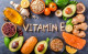E-vitamin

Ez a vitamin segíti a bőr hidratáltságának fenntartását és védelmét a káros UV-sugárzás ellen. Emellett hozzájárulhat a bőr gyógyulási folyamataihoz, segítve megelőzni a napozás okozta károsodásokat és enyhítve azok hatásait. Az E-vitamin leggazdagabb természetes forrásai közé tartoznak a magvak (mint például napraforgómag, mandula, mogyoró), magvakból készült olajok (például napraforgóolaj, mandulaolaj), zöldségek (mint például spenót, brokkoli, avokádó), valamint teljes kiőrlésű gabonák és tojás. Ezek az élelmiszerek könnyen beépíthetők mindennapi étrendünkbe, és nemcsak az E-vitamin mellett más fontos tápanyagokkal, például rostokkal, fehérjékkel és ásványi anyagokkal látják el szervezetünket, hanem segítenek fenntartani bőrünk egészségét és vitalitását is.