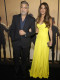 Amal Clooney vibráló sárga ruhában  

Amal egy élénksárga Atelier Versace ruhában érkezett férjével a The Boys in the Boat premierjére 2023-ban.