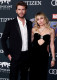 Miley Cyrus és Liam Hemsworth

Ahogy Ryan Gosling és Rachel McAdams, úgy Miley és Liam is egy Nicolas Sparks filmadaptáció forgatásán találkoztak először. A pár 2018-ban eljegyezte egymást, majd még ugyanebben az évben össze is házasodtak. A szépnek indult történet viszont csúnya véget ért, több tragédiát is átéltek együtt, például, amikor malibui házuk egy erdőtűzben leégett. 2020-ban aztán szétváltak útjaik, Miley azóta több dalt is írt szerelmükről, mely óriási hatással volt rá.