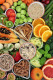 Hogyan is néz ki a tökéletes étrend?

Az Eatwell Guide a tanulmány eredményei alapján összeállította, hogyan is kellene kinéznie egy egészséges étrendnek, mely a lehető leginkább meghosszabbítja élettartamunkat. Az első általuk felállított aranyszabály, hogy napi ötször fogyasszunk valamilyen zöldséget és gyümölcsöt, lehetőleg minél változatosabban.