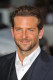 Bradley Cooper számára a Szex és New York című sorozatban való szereplés jelentette karrierje egyik legfontosabb kezdőlöketét. Persze örülnie kellett volna, hogy megkapta a szerepet, ehelyett viszont a színész úgy emlékszik vissza, hogy borzasztóan megijedt, amikor meghallotta, hogy szerepelhet a sorozatban. „Akkoriban még azt sem tudtam, hogyan lehet megszerezni egy szerepet” – emlékezett vissza a színész. A kezdők naivitásának köszönhetően pedig úgy érezte, egy apró füllentés nem árthat, később viszont igencsak nagy fejtörést okozott számára ez a jelentéktelennek tűnő hazugság.