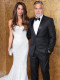 Amal pár nappal ezelőtt férje társaságában New Yorkba látogatott a George Clooney Foundation for Justice nevű alapítvány rendezvényére, ahol számos más híresség is tiszteletét tette rajtuk kívül, például Matt Damon, Anne Hathaway és Cindy Crawford is.