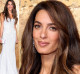 Az ügyvéd egy hófehér, egyszerű szabású Versace ruhakölteményt választott az alkalomra, sminkjét Charlotte Tilbury, mesés frizuráját pedig Dimitris Giannetos készítette. Egy biztos: George neje csak úgy ragyogott az eseményen, és minden bizonnyal ő kapta a legjobban öltözött híresség képzeletbeli díját is, nem véletlenül.