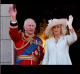 A tegnapi napon az Egyesült Királyságban nagy ünnepség volt, ugyanis szombaton tartották az uralkodó hivatalos születésnapját a Trooping the Colour nevű rendezvény keretein belül, ahol fél év után először mutatkozott a rákbeteg Katalin is.
 