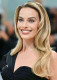 Margot Robbie viszont szigorú kereteket szabott színészi szünetének. Bár kevesen tudják, Margot valójában producerként is dolgozik, így a színészkedés háttérbe szorítása mellett sem unatkozik. Több interjú során is elárulta már, hogy nagyon élvezi a rendezői munkát, ezért azt az időt, amit most a színészkedéstől elvesz, igyekszik a produceri munkába fektetni.