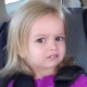 10 év telt el azóta, hogy az amerikai Salt Lake City városából származó, kétéves Chloe, akit Side-Eye Chloe-nak hívtak, lecsillapította nővére lelkes reakcióját a hírre, hogy a családjuk elviszi őket Disneylandbe.