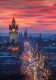 Edinburgh, Skócia

Az őszi hónapokban Edinburgh tele van érdekes eseményekkel és fesztiválokkal, így garantáltan nem fogsz unatkozni. Az ismert látnivalók, mint a edinburgh-i vár és a Royal Mile, most is ugyanolyan lenyűgözőek, a turisták száma viszont kevesebb, így sokkal kellemesebb élmény lehet a város felfedezése. Ami a közlekedést illeti, Edinburgh könnyen elérhető repülővel, vonattal vagy akár autóval is, a város repülőterének központi fekvése pedig lehetővé teszi a könnyű hozzáférést. Ha szeretnéd kihasználni az autentikus skót tájakat, akkor érdemes kibérelni egy autót, hogy felfedezhesd a környező vidéket is.