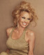 Pamela Anderson

Az egykori Playboy sztár négyszer is házasságot kötött. Első férjével, Tommy Lee-vel két fiuk is született, második és harmadik férjével viszont csak egy-egy évig tartott házassága. Harmadik férjével, Rick Salamonnal viszont állítólag 2014-ben, válásuk után 6 évvel ismét összeházasodtak, ám második próbálkozásuk sem bizonyult tartósnak, egy évvel később újra elváltak. Pamela Anderson 2020-ban Jon Petersszel kötött, állítólagos esküvője kapcsán is felkerült a címlapokra, két héttel később viszont már válásukról lehetett olvasni. „Nem mentem hozzá" - nyilatkozta néhány hónap múlva. - „Romantikus típus vagyok és azt hiszem, talán túl könnyű célpont. Az emberek gyakran félelemben élnek. Fogalmam sincs, miről szólt ez az egész, de a félelemnek óriási szerepe volt."