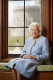 Erzsébet királynő kedvence a Floris White Rose nevű illata volt, míg Meghan Markle egy Jo Malone parfümre esküszik a mai napig, ami a Wild Bluebell névre hallgat. Katalin favoritja szintén egy Jo Malone kreáció, az Orange Blossom Cologne, de Kamilla egy „végzet asszonya” típusú, 1944-ben megalkotott illatot hord a mindennapokban.