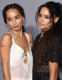 Lisa Bonet és Zoë Kravitz

Lisa Bonet, amerikai színésznő és a szintén színészettel foglalkozó Zoë Kravitz szintén elképesztően hasonlítanak egymásra. A hasonló pályafutás talán nem is meglepő, ugyanis már Zoë nagymamája is színésznőként dolgozott.