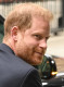 Harry köztudottan nem szívleli a brit bulvársajtót. Nemrégiben perbe is fogta az egyik legnagyobb brit bulvármédiával foglalkozó vállalatot, mely szerinte számos lejárató szándékú cikket írt, továbbá illegális eszközökkel próbált információkat szerezni róla.