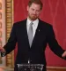 Ha ez megtörténne, Harry elveszítené a maradék jóindulatot is, amit édesapja még táplál iránta. És akkor még nem is szóltunk arról, milyen mértékben tépázná meg a monarchia - és személyesen Harry - renoméját egy második botránykötet...