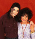 Sokan nem is tudják, de Elizabeth Taylor és Michael Jackson még az 1980-as években kötöttek barátságot egymással, és egészen az énekes haláláig meglehetősen közeli viszonyt ápoltak egymással. Bár sok mindenben különböztek, egy dologban igazán hasonlítottak, mégpedig abban, hogy mindketten ugyanazért a parfümért rajongtak, ami kettejük jellegzetes illata volt.