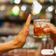 3. Alkohol - Maradj távol az alkoholtól! Főleg, ha nem akarod, hogy a combodon narancsbőr kergessen az őrületbe. Az alkohol a vízvisszatartásnak is kedvez. Emellett a szervezet saját kollagénje ellen is harcol, ami a kötőszövet erősítéséért felelős. Sőt, a zsírégetés is leáll, amint az alkohol a vérünkben kering.

 