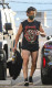 Milo Ventimiglia is szereti mutogatni izmos, formás lábait, amit mi egy cseppet sem bánunk!