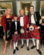 Ahogy azt már említettük, Rod Stewart a koncertjein is gyakran visel kiltet, ráadásul fiai sem vetik meg ezt a darabot.