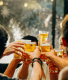 4. Sör - Az olyan alkoholos italok, mint a sör, nagyon frissítőek, különösen a forró nyári napokon. A túlzott fogyasztásuk azonban súlyos következményekkel is járhat az egészségünkre nézve. Amellett, hogy elősegíti az elhízást és a májbetegségeket, a sör növeli a rák és más súlyos betegségek kockázatát is.

 