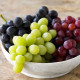 A vörös szőlő az áfonyához hasonlóan tele van polifenolokkal, valamint erős antioxidáns-tartalmú növényi vegyületekkel, mint például az antocianinok, amelyek javítják az agy egészségét, míg a rezveratrol gyulladás- és öregedésgátló tulajdonságairól ismert.
 