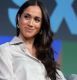 Az egykori komornyik szerint azonban Kamilla elfogadásnál jóval többet kapott kemény munkájának köszönhetően: szeretetet és tiszteletet, melyeket Meghan bárhogy is próbálkozott, nem sikerült kivívnia a britektől.
 