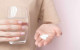 A paracetamol túladagolása igen gyakori probléma, mivel az emberek sokszor egymás után kapkodják be az olyan vény nélkül kapható fájdalomcsillapítókat, melyek ezt a vegyületet tartalmazzák, anélkül, hogy észrevennék, hogy túllépik a napi ajánlott adagot. A paracetamol túladagolása súlyos májkárosodást okozhat, és komoly májelégtelenséghez is vezethet hosszútávon, így mindenképp figyeljünk oda arra, hogy melyik készítmény mennyi paracetamolt tartalmaz, és ne hagyjuk figyelmen kívül, ne lépjük túl a betegtájékoztatón feltüntetett napi adagot.