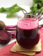 A cékla antioxidánsokat is tartalmaz, amelyek védik a sejteket a károsodástól, valamint csökkentik a krónikus betegségek kialakulásának kockázatát is. Rendszeres fogyasztása hozzájárul továbbá a vérnyomás szabályozásához, valamint a szív- és érrendszeri egészség megőrzéséhez, mivel nitrátokat tartalmaz, amelyek védik az érfalakat és elősegítik a véráramlást.